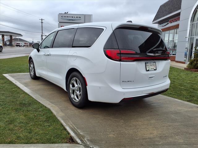 new 2024 Chrysler Pacifica car, priced at $42,901