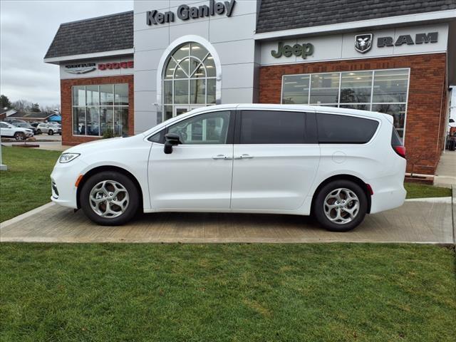 new 2024 Chrysler Pacifica car, priced at $42,901