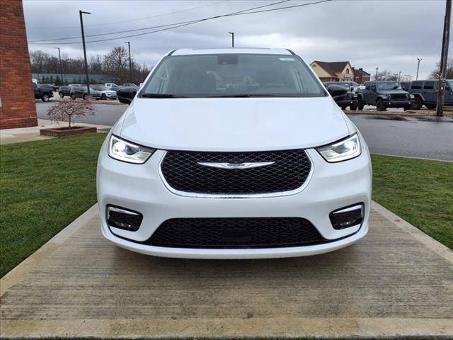 new 2024 Chrysler Pacifica car, priced at $42,901