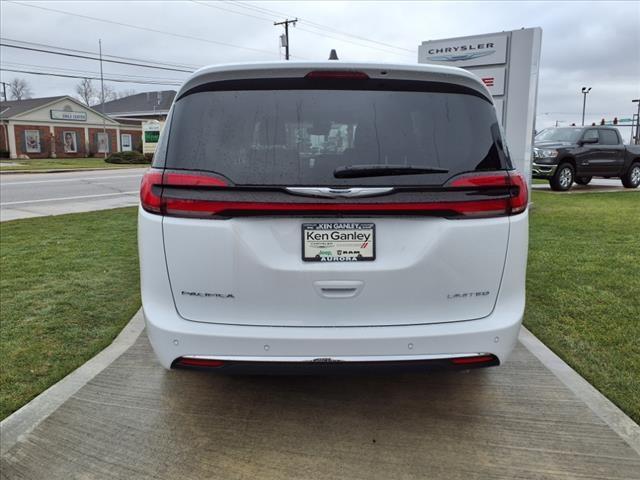 new 2024 Chrysler Pacifica car, priced at $42,901