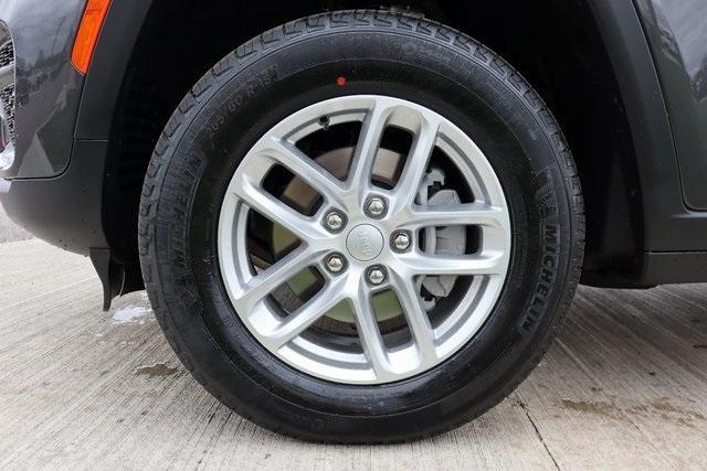 new 2025 Jeep Grand Cherokee car, priced at $40,401