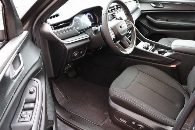 new 2025 Jeep Grand Cherokee car, priced at $40,401