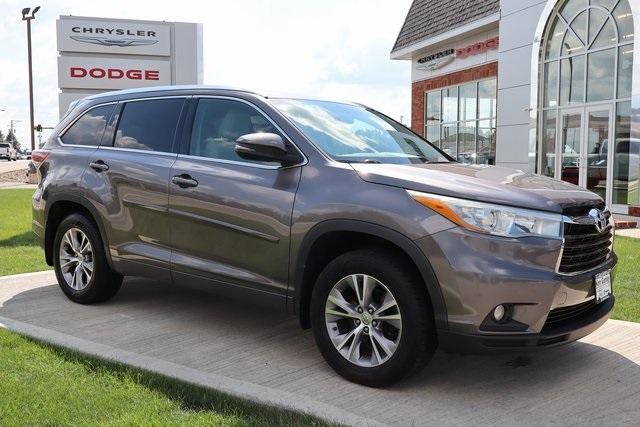 used 2015 Toyota Highlander car, priced at $16,900