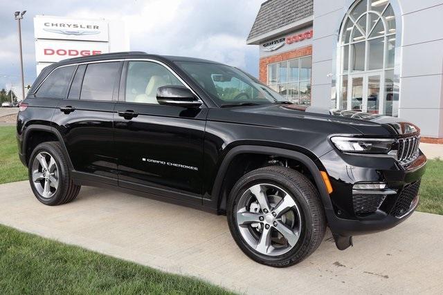 new 2025 Jeep Grand Cherokee car, priced at $49,723