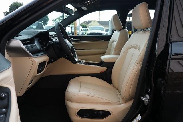 new 2025 Jeep Grand Cherokee car, priced at $49,723