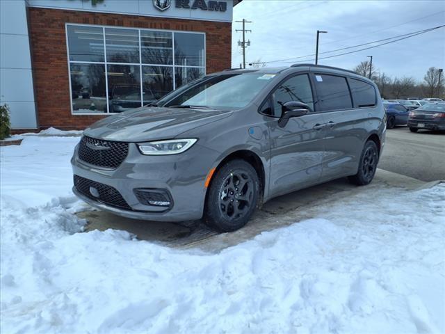 new 2025 Chrysler Pacifica Hybrid car, priced at $47,310