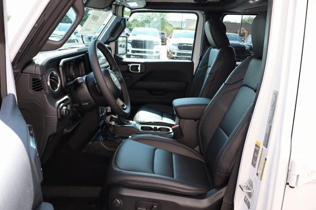 new 2025 Jeep Gladiator car, priced at $50,293