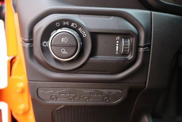 new 2025 Jeep Gladiator car, priced at $45,684