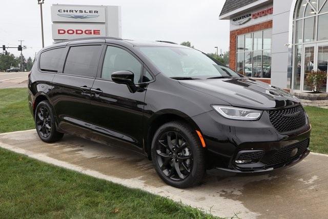 new 2026 Chrysler Pacifica car, priced at $52,936