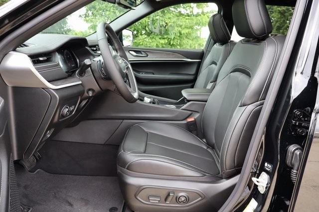 new 2025 Jeep Grand Cherokee car, priced at $52,620