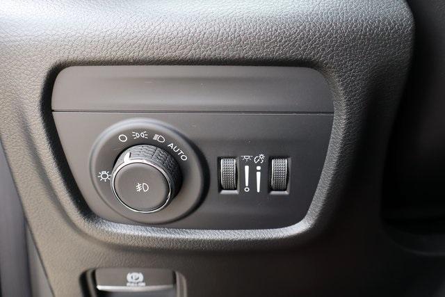 new 2025 Jeep Grand Cherokee car, priced at $52,620