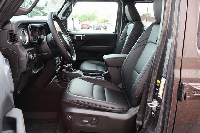 new 2025 Jeep Gladiator car, priced at $45,687