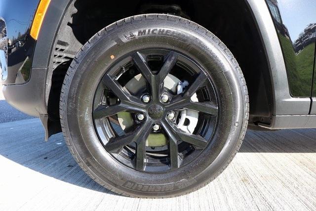 new 2025 Jeep Grand Cherokee car, priced at $43,730