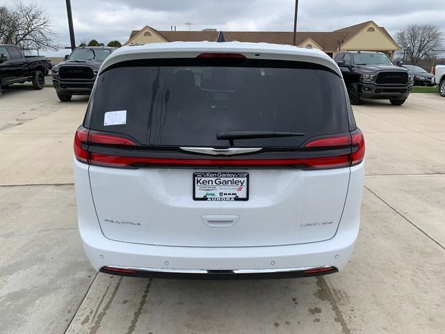 new 2024 Chrysler Pacifica car, priced at $45,651