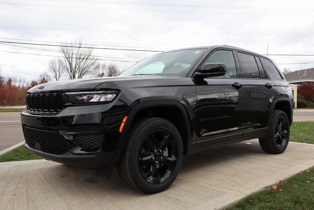 new 2025 Jeep Grand Cherokee car, priced at $43,302