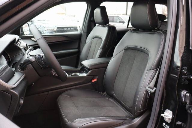 new 2025 Jeep Grand Cherokee car, priced at $43,302