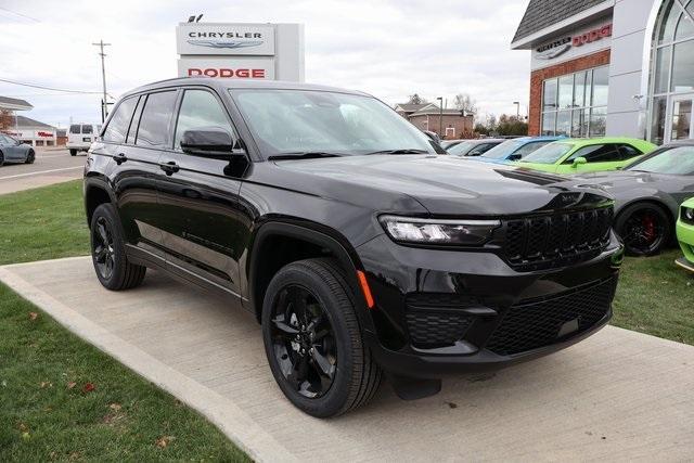 new 2025 Jeep Grand Cherokee car, priced at $43,302