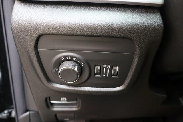 new 2025 Jeep Grand Cherokee car, priced at $43,302