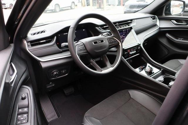 new 2025 Jeep Grand Cherokee car, priced at $43,302