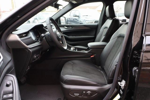 new 2025 Jeep Grand Cherokee car, priced at $43,302