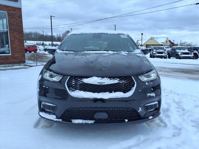 new 2025 Chrysler Pacifica car, priced at $41,831