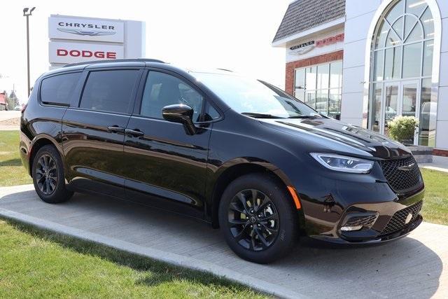 new 2025 Chrysler Pacifica car, priced at $42,993