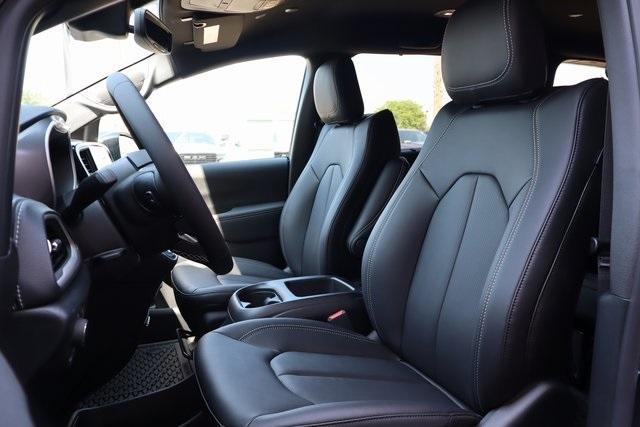 new 2025 Chrysler Pacifica car, priced at $42,993