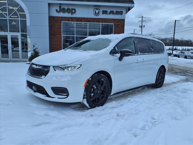 new 2024 Chrysler Pacifica car, priced at $43,585