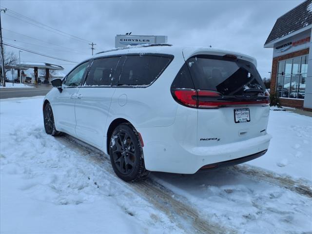 new 2024 Chrysler Pacifica car, priced at $43,585