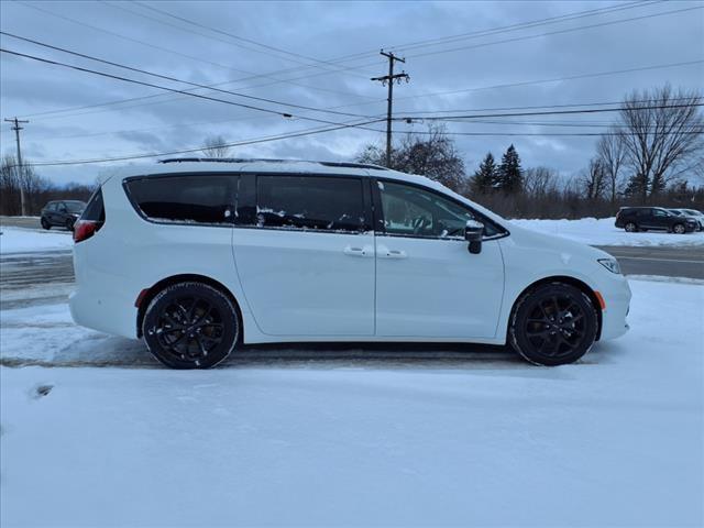 new 2024 Chrysler Pacifica car, priced at $43,585