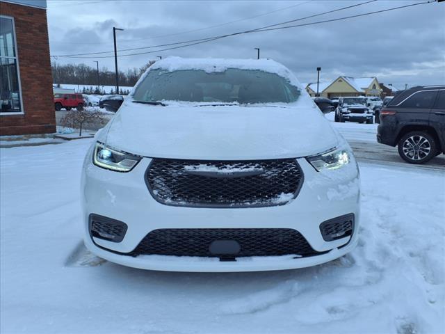 new 2024 Chrysler Pacifica car, priced at $43,585