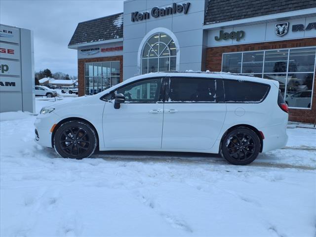 new 2024 Chrysler Pacifica car, priced at $43,585