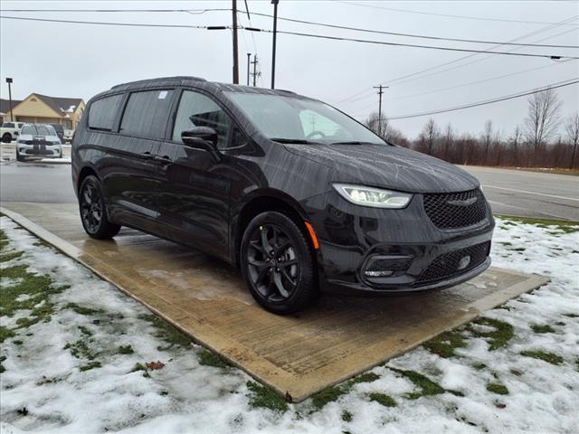 new 2025 Chrysler Pacifica car, priced at $51,961