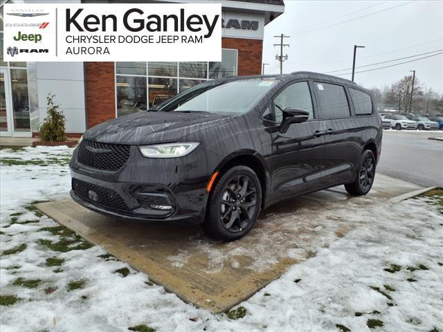 new 2025 Chrysler Pacifica car, priced at $51,961