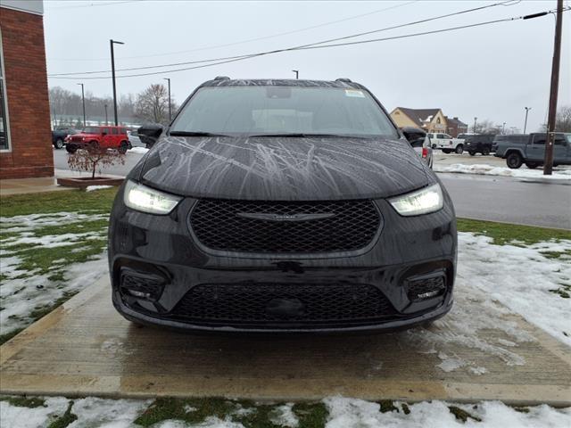 new 2025 Chrysler Pacifica car, priced at $51,961