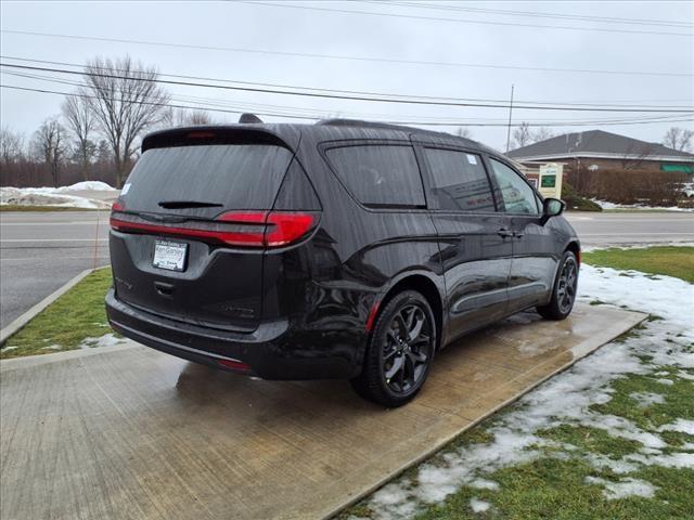 new 2025 Chrysler Pacifica car, priced at $51,961