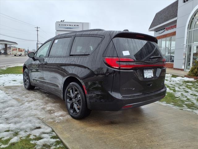 new 2025 Chrysler Pacifica car, priced at $51,961