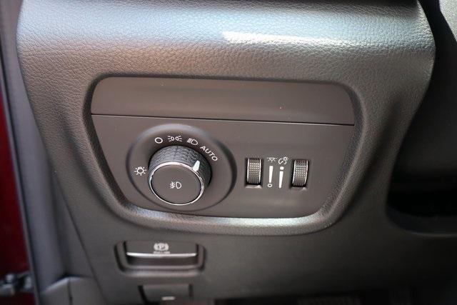 new 2025 Jeep Grand Cherokee car, priced at $50,570