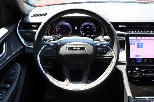 new 2025 Jeep Grand Cherokee car, priced at $50,570
