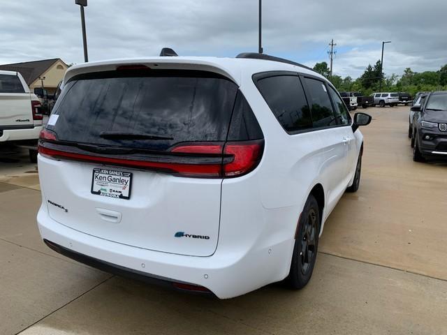 new 2024 Chrysler Pacifica Hybrid car, priced at $43,722