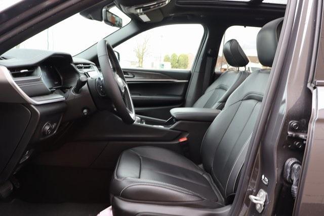 new 2025 Jeep Grand Cherokee car, priced at $50,392