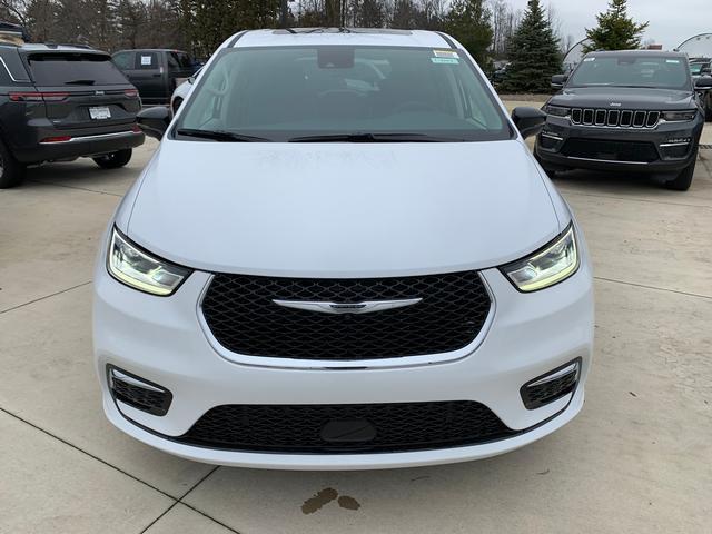 new 2024 Chrysler Pacifica car, priced at $45,355