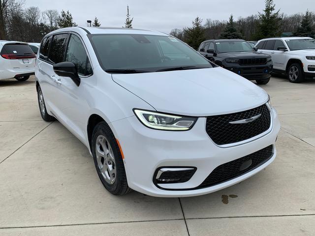 new 2024 Chrysler Pacifica car, priced at $45,355