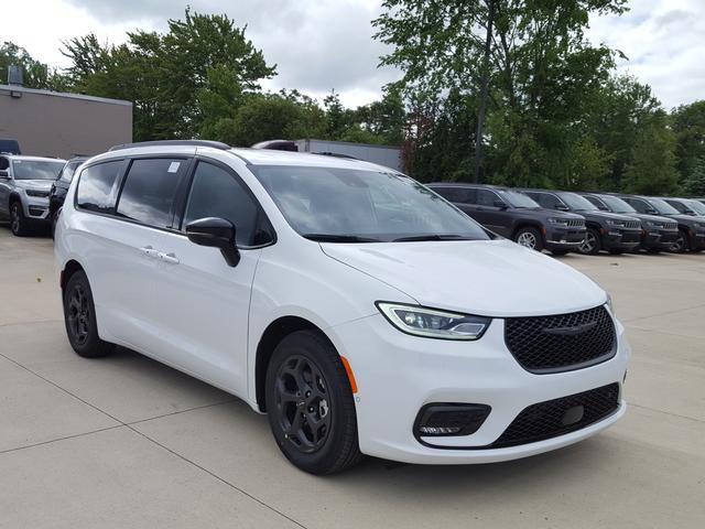 new 2024 Chrysler Pacifica Hybrid car, priced at $43,722