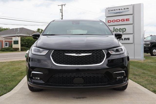 new 2025 Chrysler Pacifica car, priced at $41,201