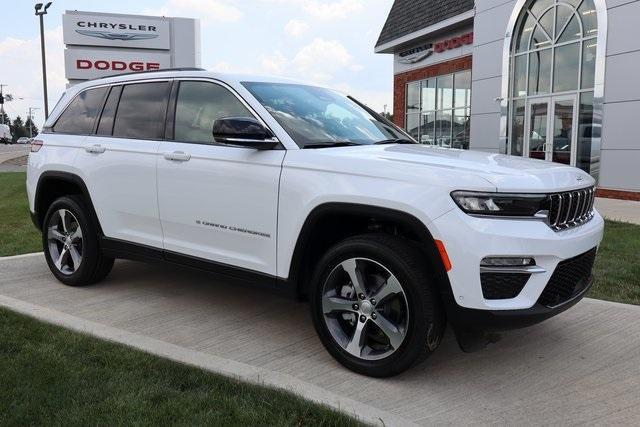 new 2025 Jeep Grand Cherokee car, priced at $50,064
