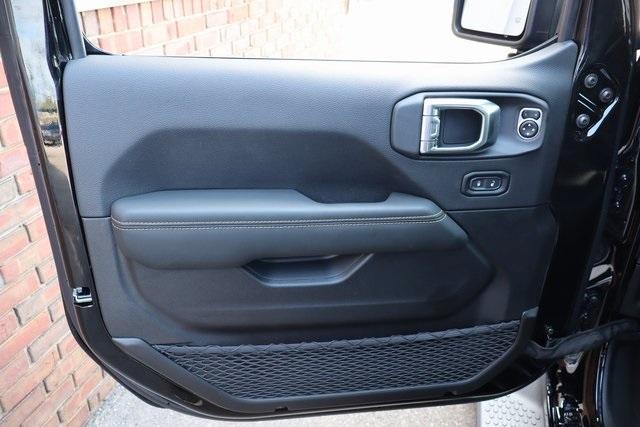 new 2025 Jeep Wrangler car, priced at $53,503