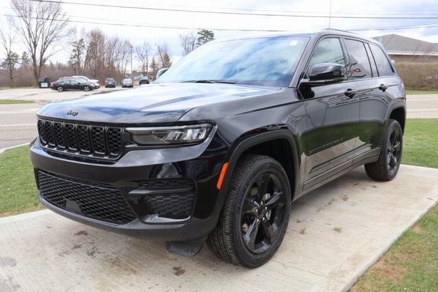 new 2025 Jeep Grand Cherokee car, priced at $43,472
