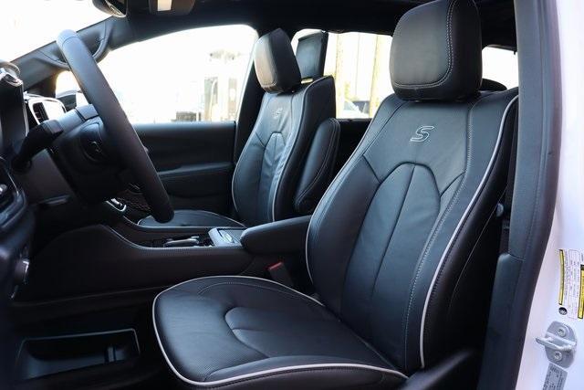 new 2025 Chrysler Pacifica car, priced at $50,423