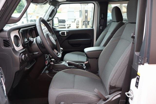new 2025 Jeep Wrangler car, priced at $40,920